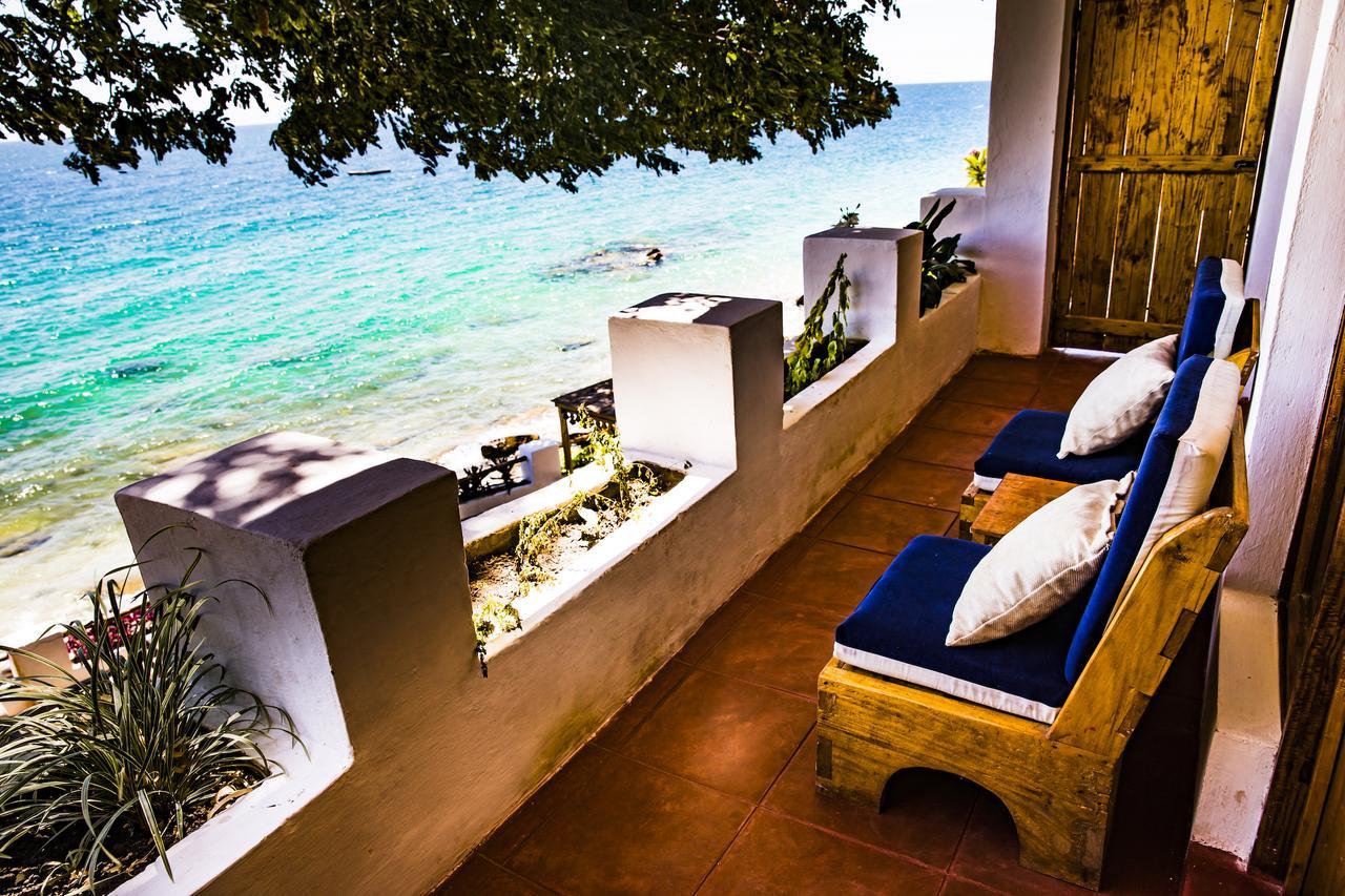 Njaya Lodge Nkhata Bay ภายนอก รูปภาพ